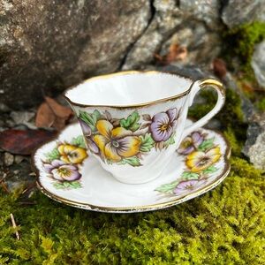 VINTAGE SALISBURY CHINA FROM ENGLAND Floral Gold-Trimmed Teacup and Saucer Set